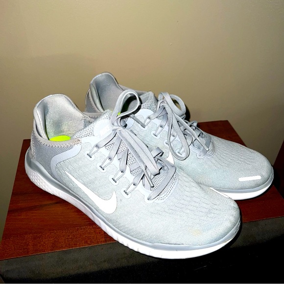 Nike Shoes - Nike Free Rn